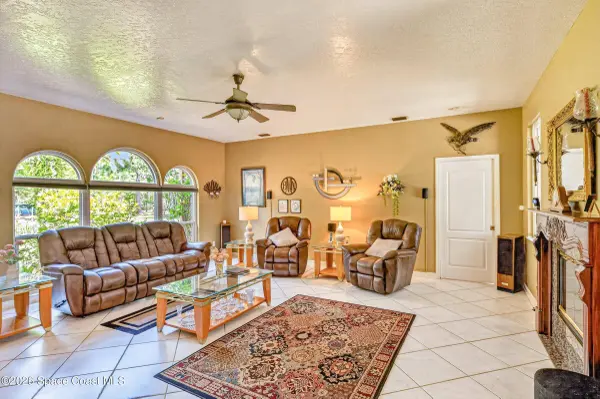3721 Noah CT, Grant-valkaria, FL 32909