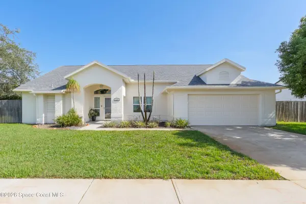 910 Brookshire CIR, Malabar, FL 32950