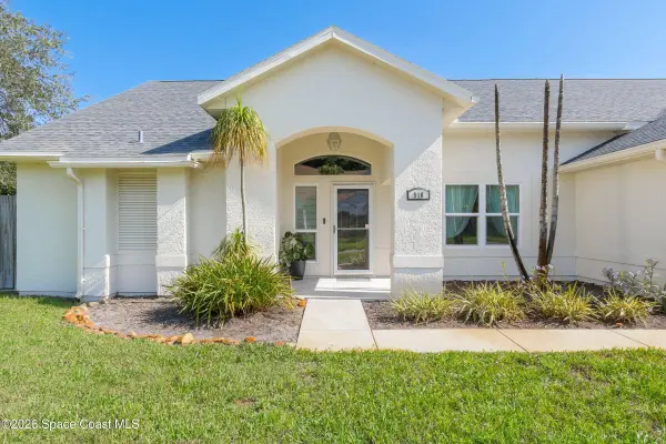 910 Brookshire CIR, Malabar, FL 32950