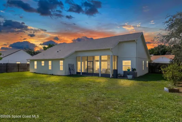 910 Brookshire CIR, Malabar, FL 32950