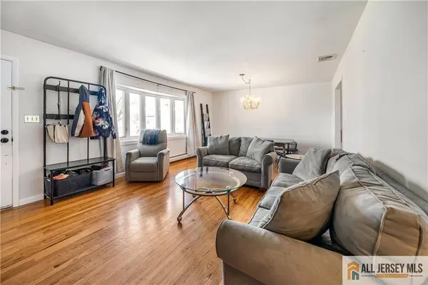 10 Jackson AVE, South Plainfield, NJ 07080