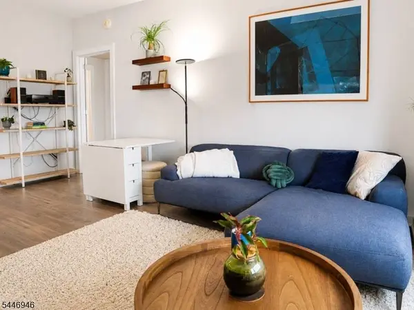 1 Carriage City Plz #1122, Rahway City, NJ 07065
