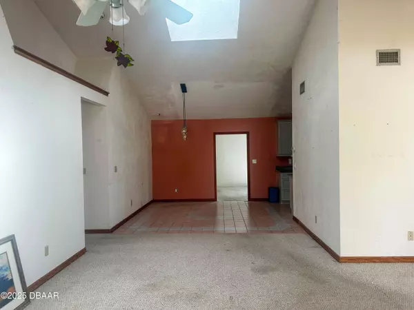 3123 Tamarind DR, Edgewater, FL 32141