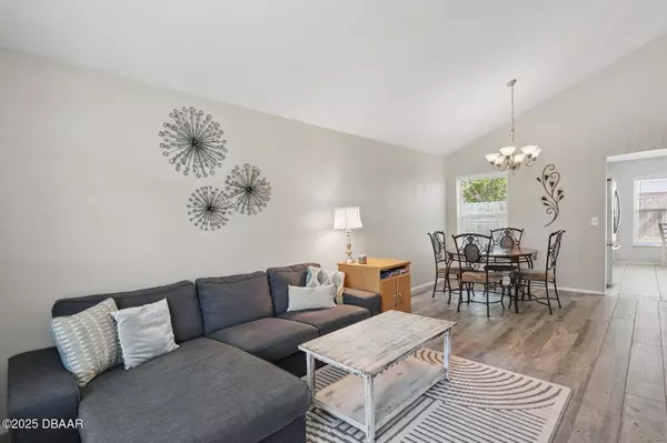 879 Matt LN, Port Orange, FL 32127