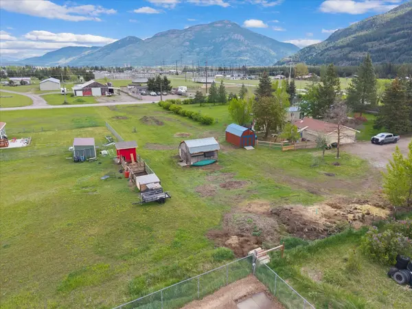 853 Berne RD, Columbia Falls, MT 59912