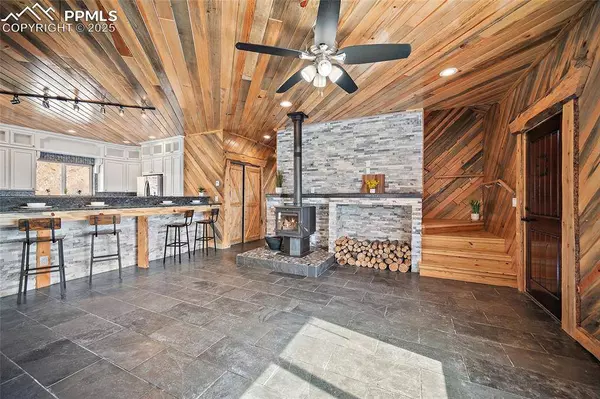 10739 Arnold LN, Rye, CO 81069