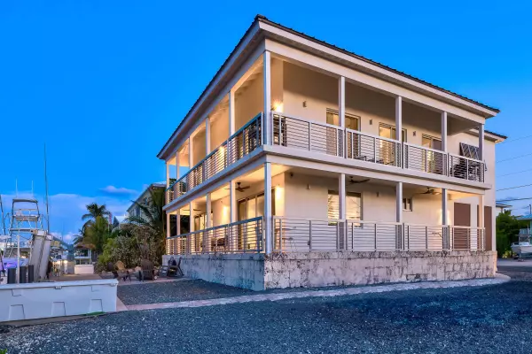 96 W Plaza Del Sol, Lower Matecumbe, FL 33036