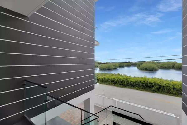 141 Grassy Road, Key Largo, FL 33037