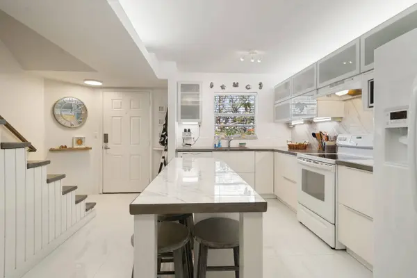 300 Ocean DR, Key Largo, FL 33037