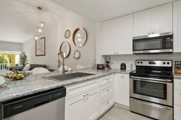 9871 Leeward Avenue, Key Largo, FL 33037