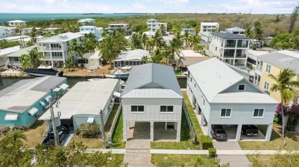 92 Coral Way, Key Largo, FL 33037-4032