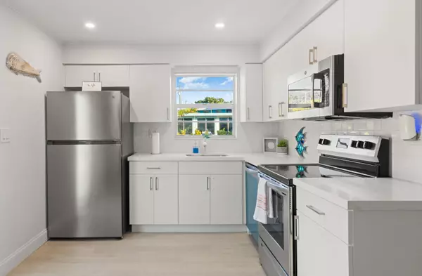 215 Anne Bonny Drive, Key Largo, FL 33037