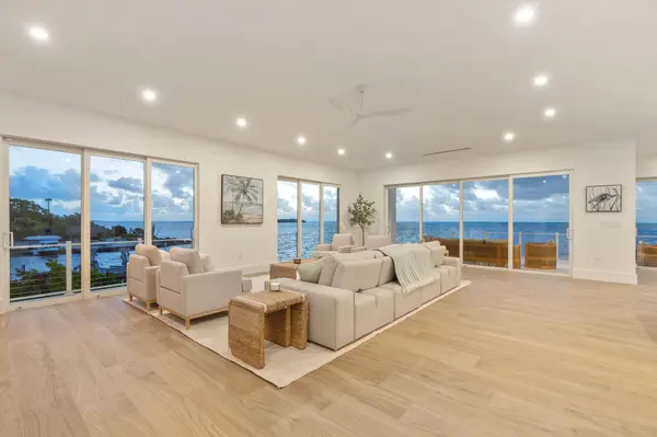 1002 Snapper LN, Key Largo, FL 33037