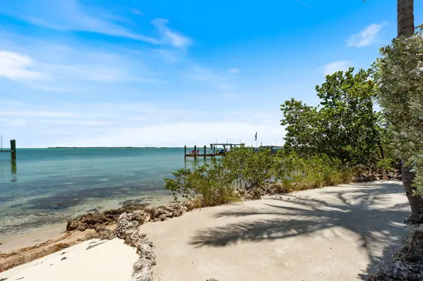 104 Coastal DR, Key Largo, FL 33037
