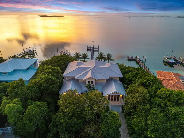 104 Coastal DR, Key Largo, FL 33037