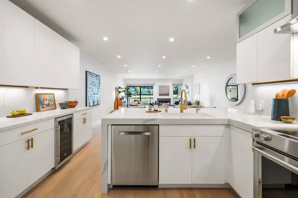 1131 S Eliseo Dr, Greenbrae, CA 94904-2021