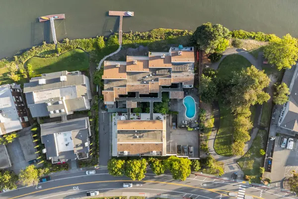 1131 S Eliseo Dr, Greenbrae, CA 94904-2021