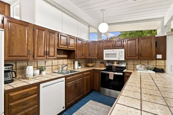 913 Appleberry Dr, San Rafael, CA 94903-1209