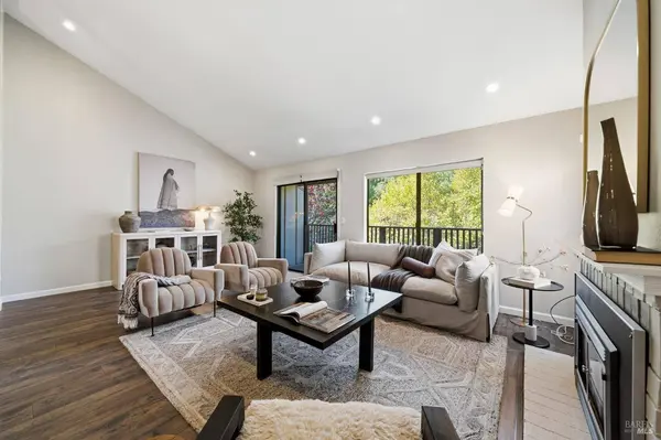 4 Hawk Ridge CT, Novato, CA 94949