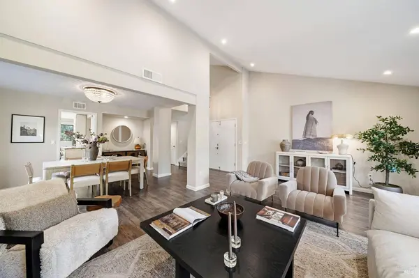 4 Hawk Ridge CT, Novato, CA 94949