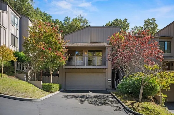 4 Hawk Ridge CT