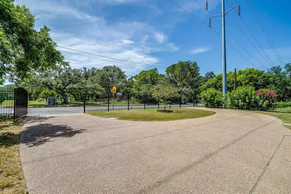 3103 Park Lake Drive, Waco, TX 76708