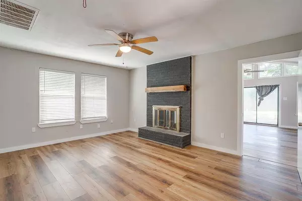 1212 Campbelton Street, Bellmead, TX 76705