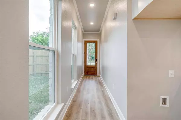 209 W Nolan Street, Lorena, TX 76655