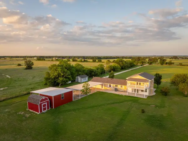 503 Oak Knoll LN, Elm Mott, TX 76640