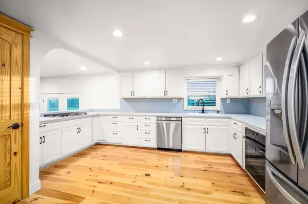 503 Oak Knoll LN, Elm Mott, TX 76640