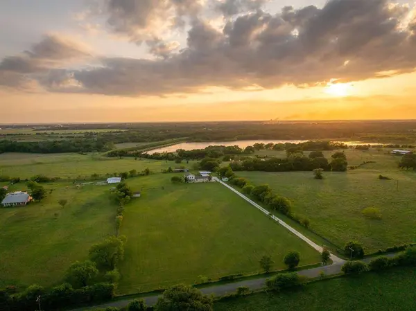 503 Oak Knoll Lane, Elm Mott, TX 76640