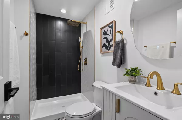 807 BELGIAN AVE, Baltimore, MD 21218