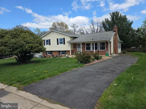 810 W MAPLE AVE, Sterling, VA 20164