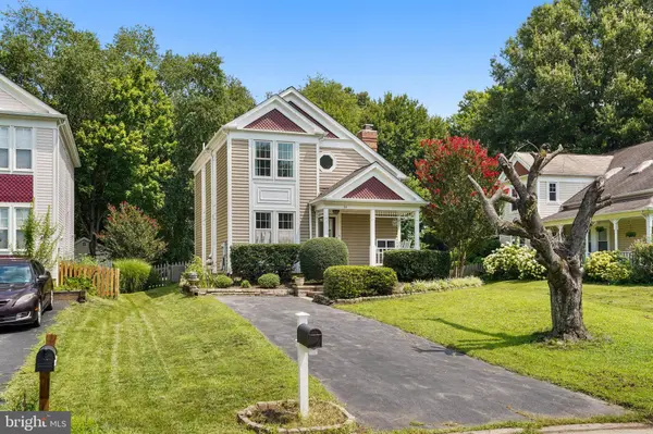 22 FENTON WOOD DR, Sterling, VA 20165
