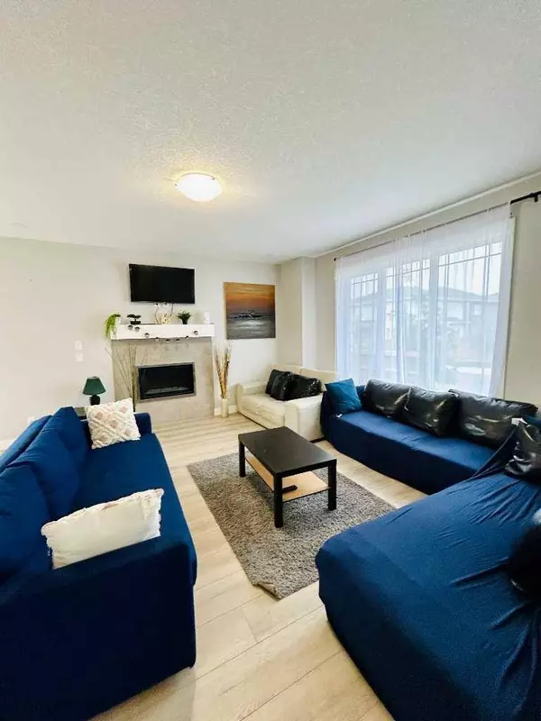 16 Yorkville TER SW, Calgary, AB T2X4X4