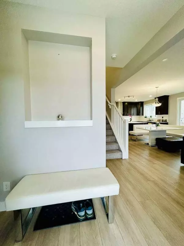 16 Yorkville TER SW, Calgary, AB T2X4X4