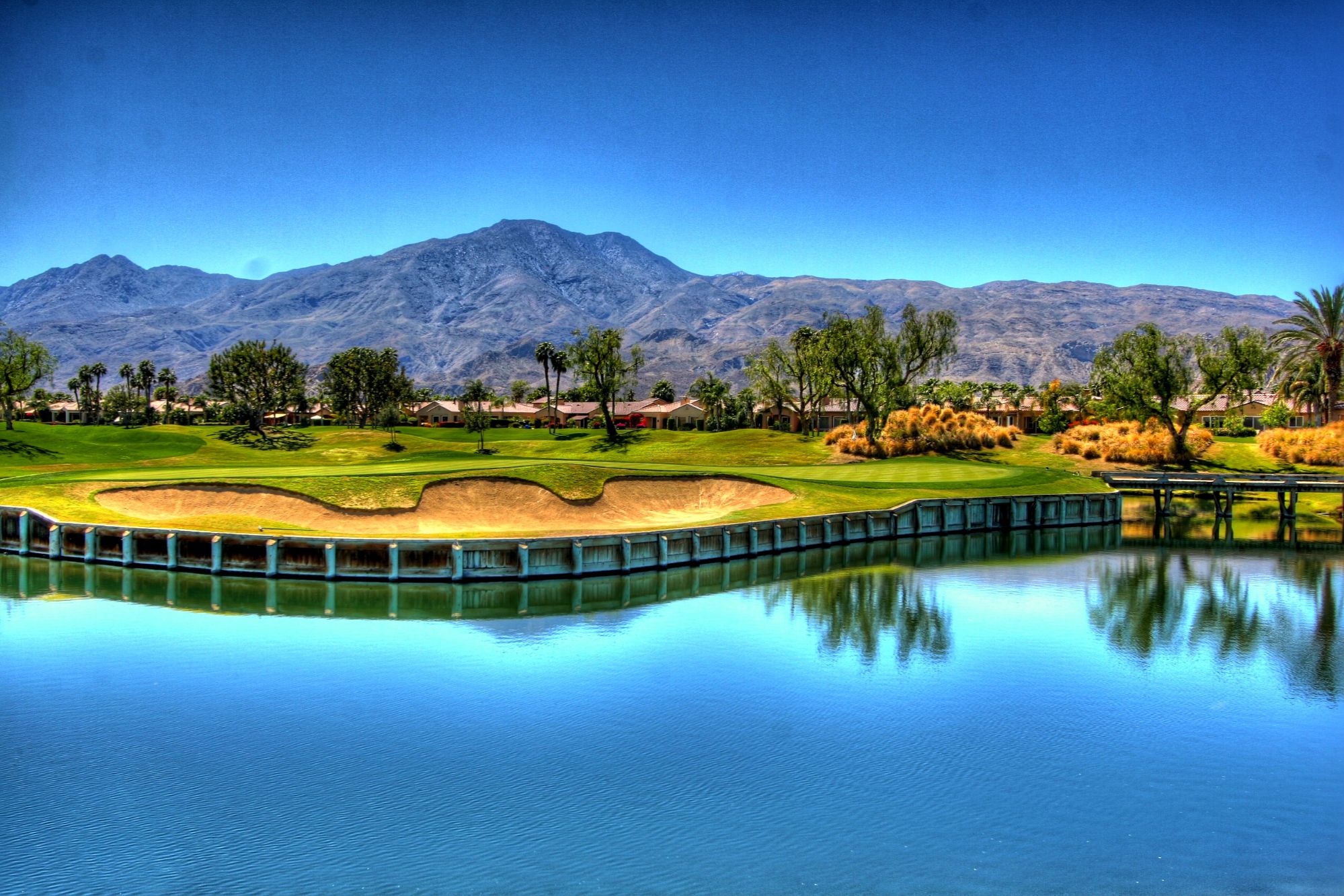 Nicklaus Tournament Course at PGA WEST with water, bunkers and mountain views in La Quinta