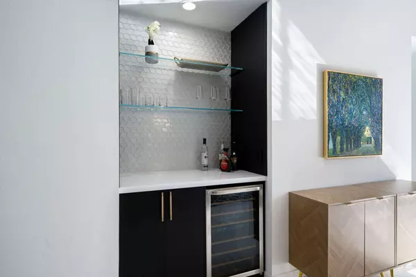 552 Desert W DR, Rancho Mirage, CA 92270