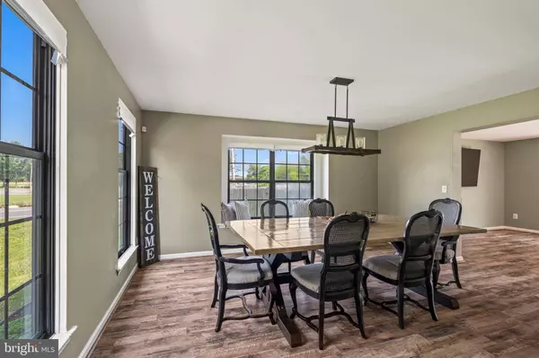 1 SHERIDAN DR, Sicklerville, NJ 08081