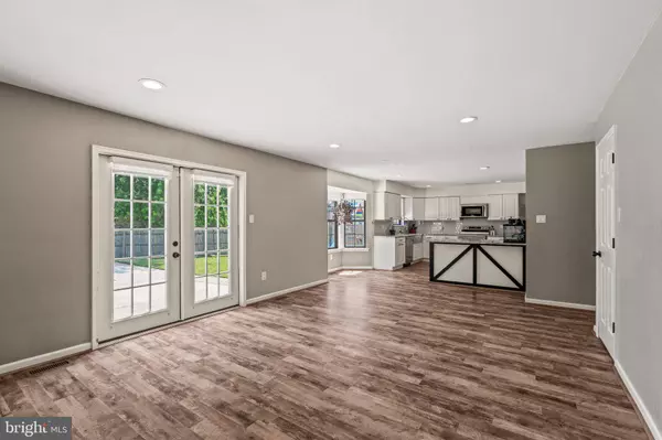 1 SHERIDAN DR, Sicklerville, NJ 08081