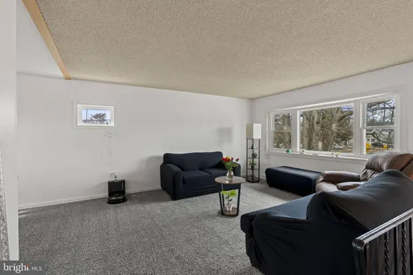 518 E CHURCH ST, Blackwood, NJ 08012