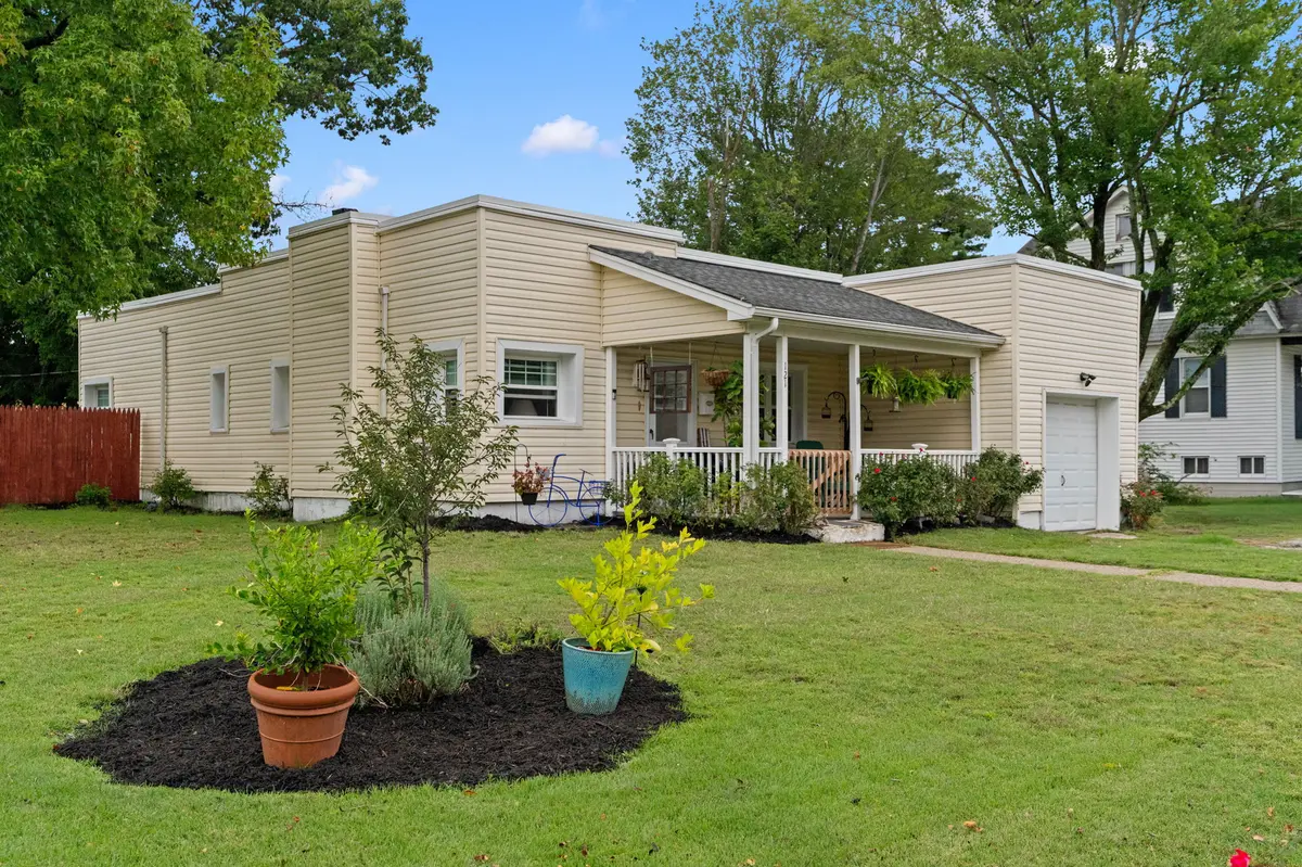 121 Ohio Ave, Clementon, NJ 08021-4117