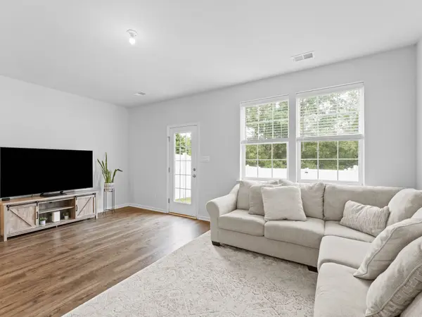 110 Sickler Ct, Sicklerville, NJ 08081-3432