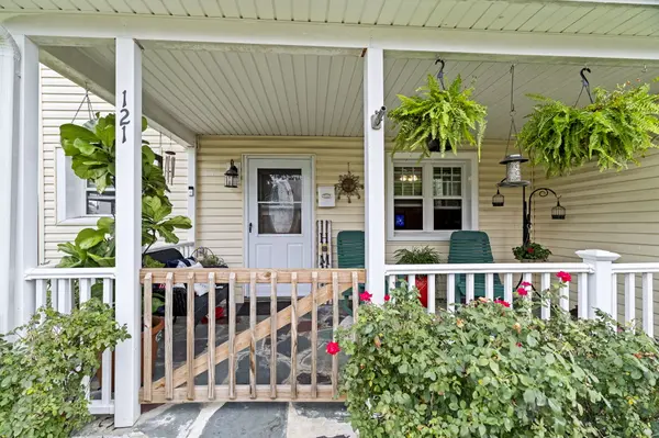 121 Ohio Ave, Clementon, NJ 08021-4117