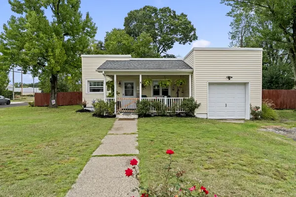 121 Ohio Ave, Clementon, NJ 08021-4117