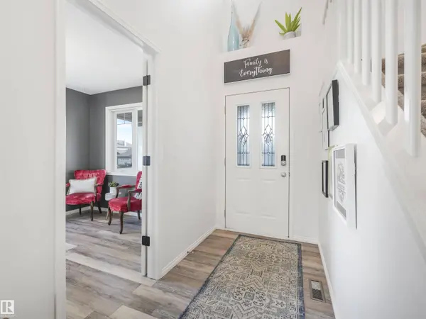 504 BYRNE CR SW, Edmonton, AB T6W 1E2