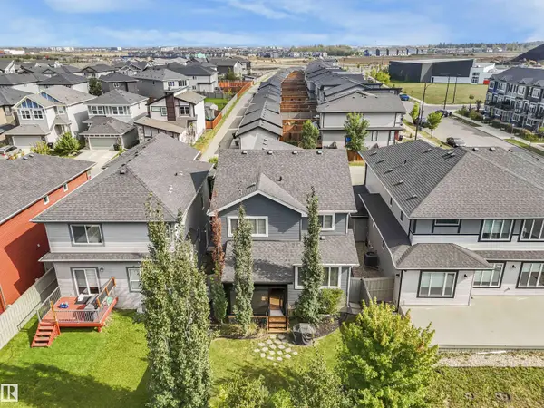 4162 CHARLES LI SW, Edmonton, AB T6W 3H1