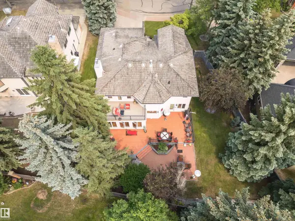 32 WEST POINT WD NW, Edmonton, AB T5T 5N5