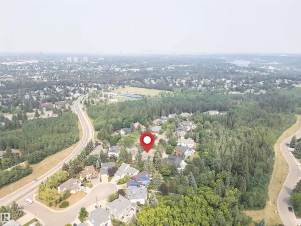 32 WEST POINT WD NW, Edmonton, AB T5T 5N5