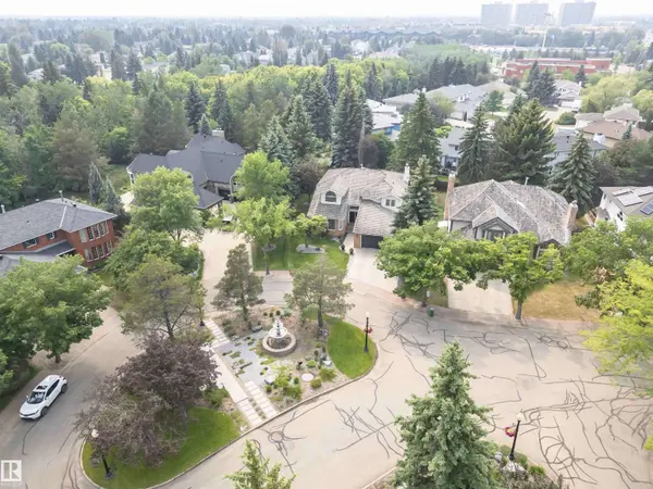 32 WEST POINT WD NW, Edmonton, AB T5T 5N5